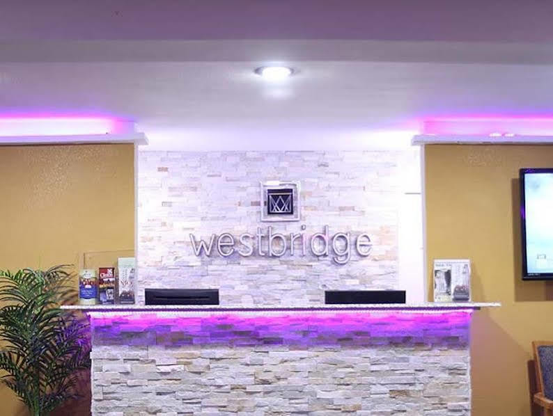 Westbridge Inn & Suites Clinton Exterior photo
