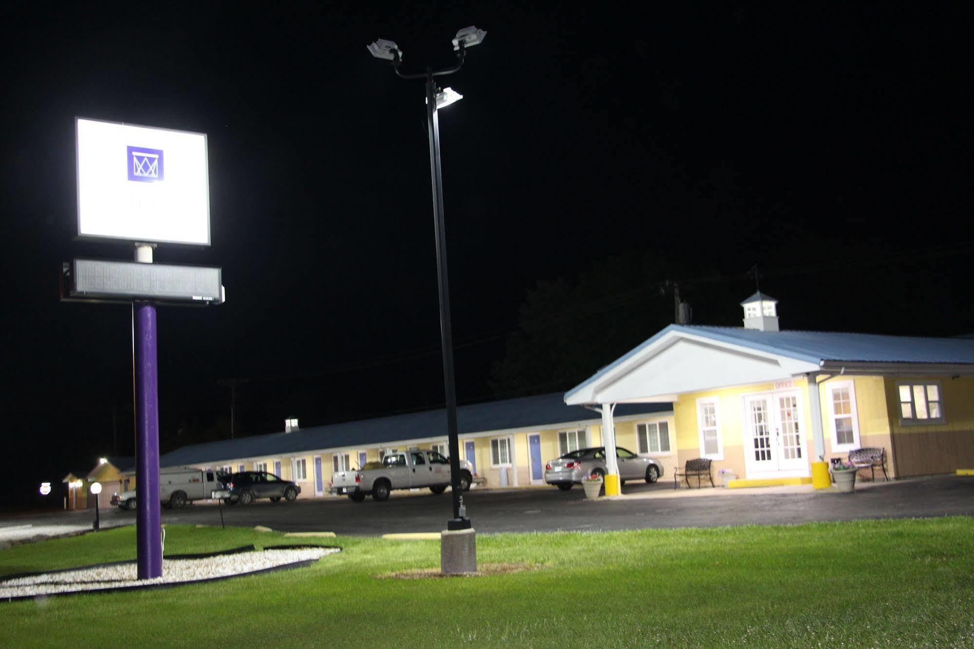 Westbridge Inn & Suites Clinton Exterior photo