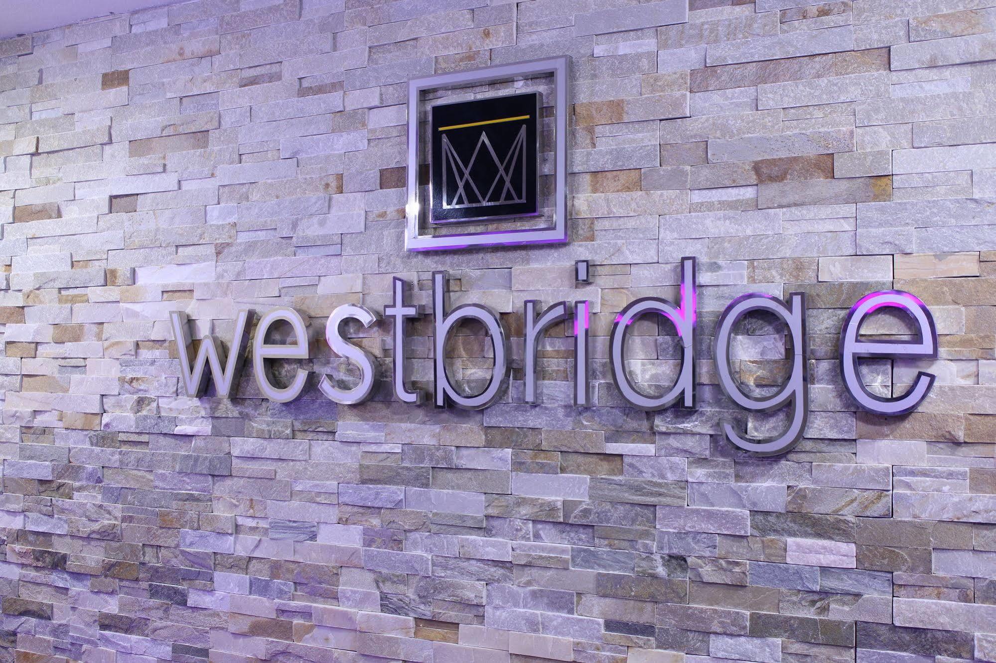 Westbridge Inn & Suites Clinton Exterior photo