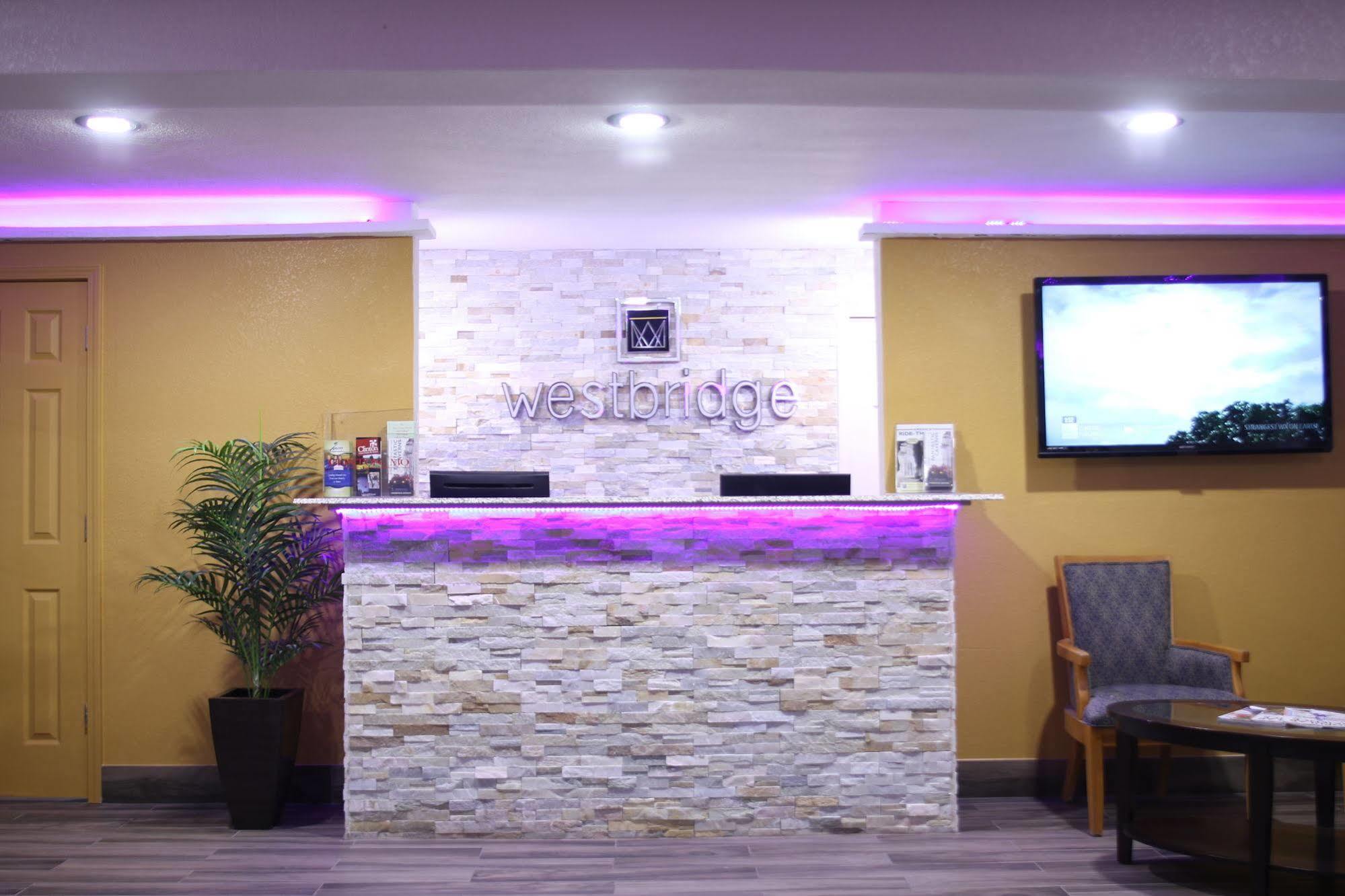 Westbridge Inn & Suites Clinton Exterior photo