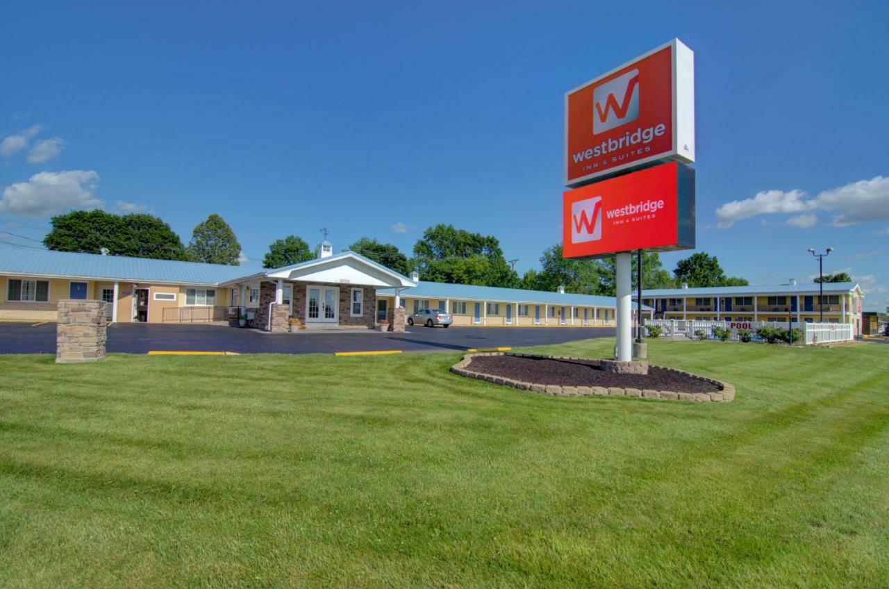 Westbridge Inn & Suites Clinton Exterior photo